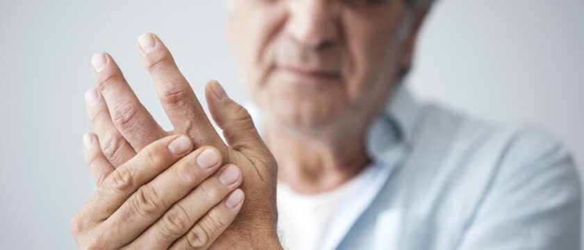 Identify The Symptoms Of Hand Pain Caused Due To Developing Medical Conditions