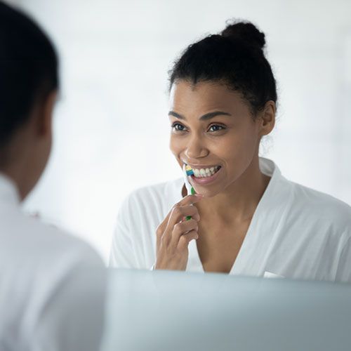 Women brushing her teeth